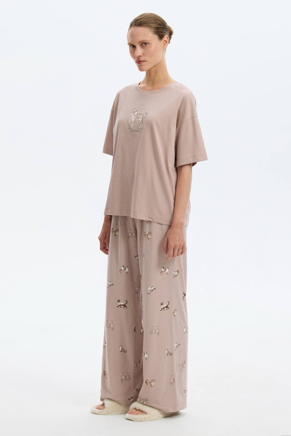 картинка Комплект футболка и брюки из гребенного хлопка от магазина Одежда+