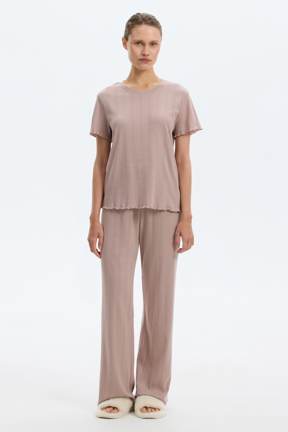 картинка Комплект футболка и брюки из ажурного хлопка от магазина Одежда+