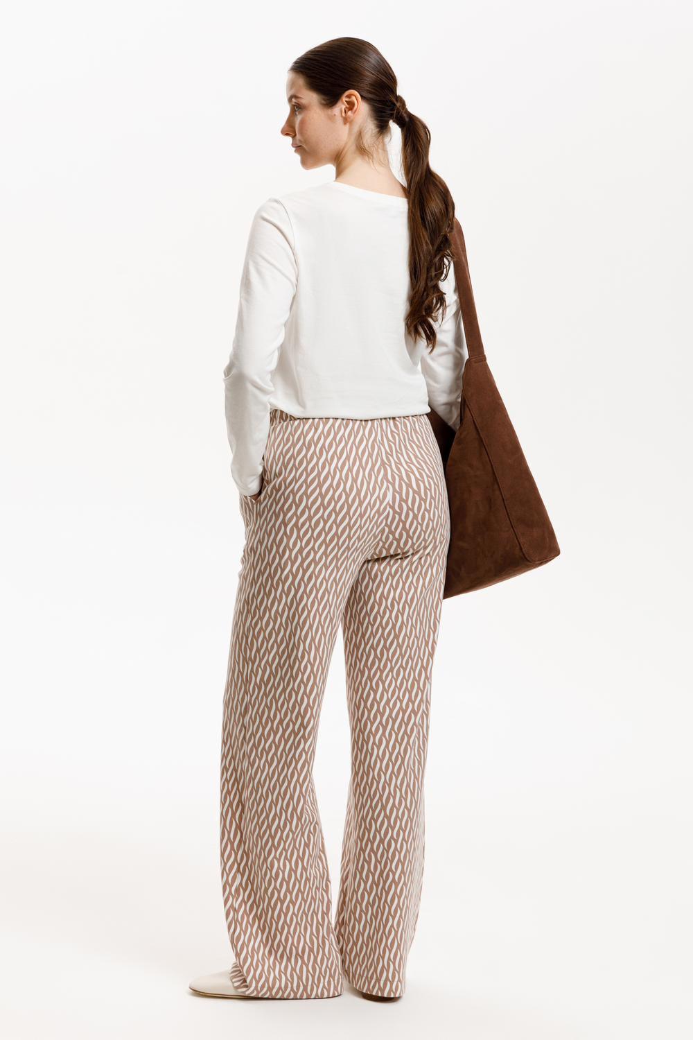 картинка Брюки со стрелками от магазина Одежда+