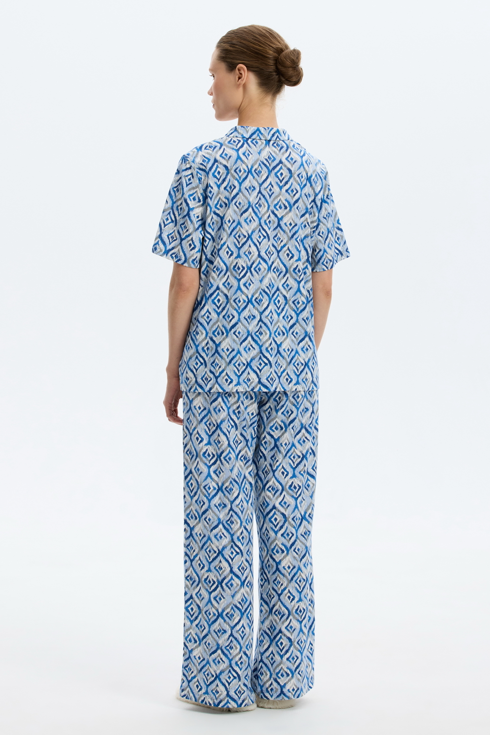 картинка Комплект рубашка и брюки из хлопка с модалом от магазина Одежда+