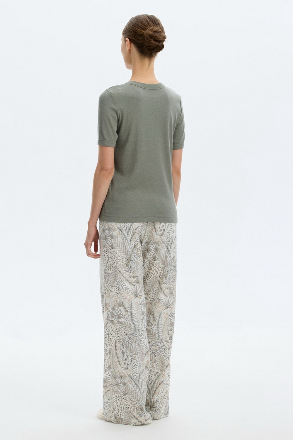 картинка Комплект футболка и брюки из хлопка от магазина Одежда+