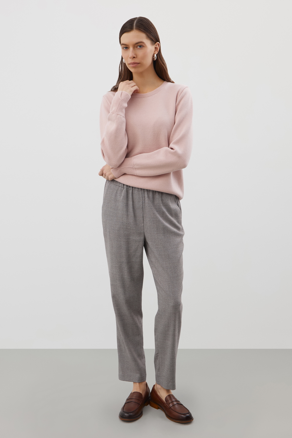 картинка брюки светло-серый от магазина Одежда+