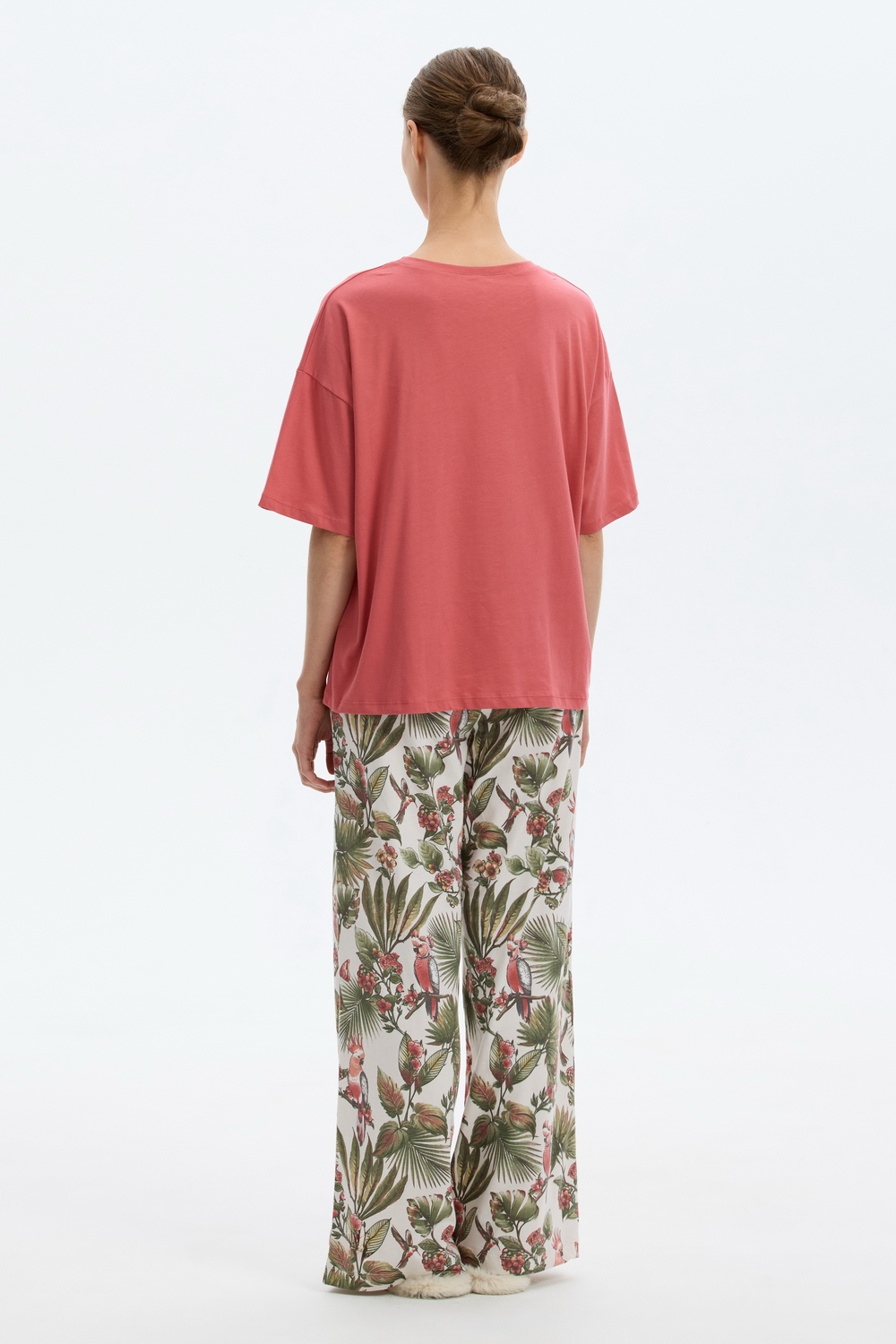 картинка Комплект футболка и брюки из гребенного хлопка от магазина Одежда+