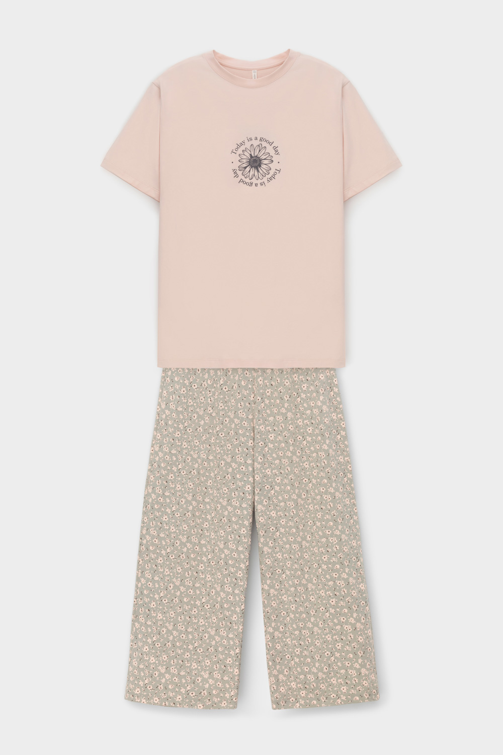 картинка Комплект футболка и брюки из хлопка от магазина Одежда+