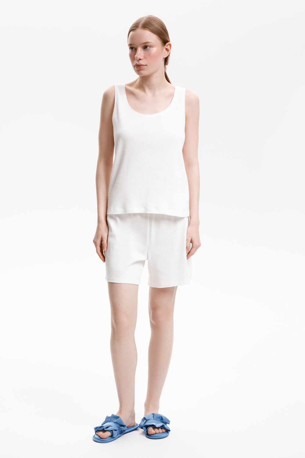 картинка Комплект топ и шорты из эластичного полотна в рубчик от магазина Одежда+
