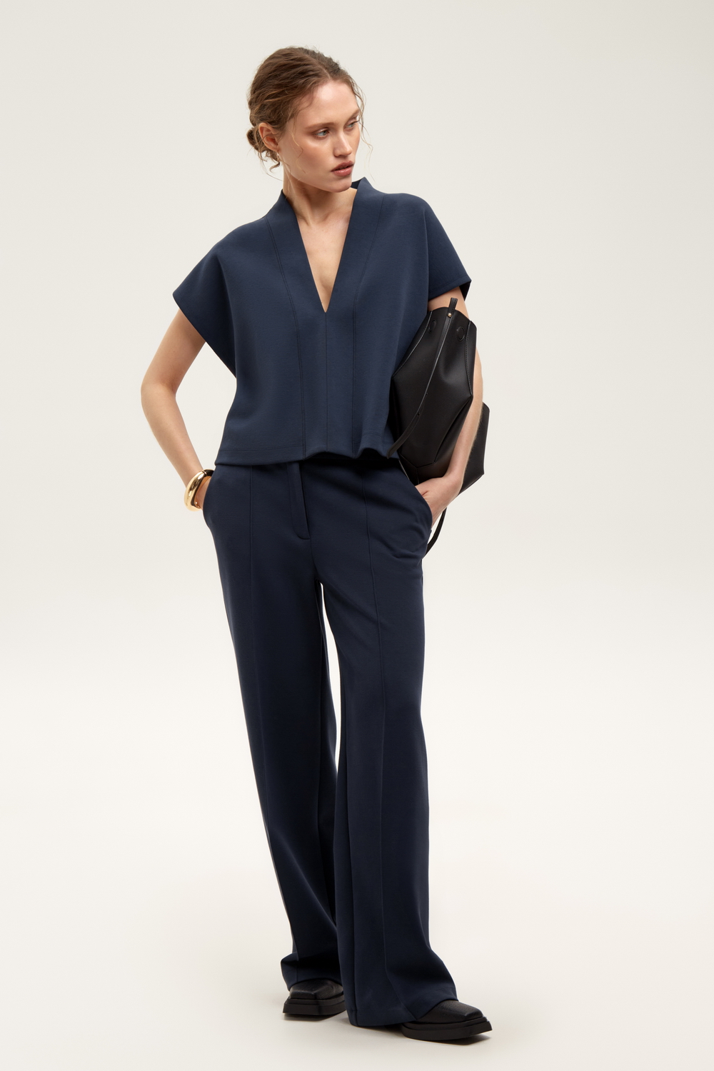 картинка Брюки свободного кроя из премиального трикотажа от магазина Одежда+