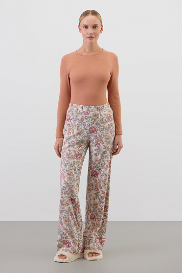 pizhama-mindalnoe-pechene-antichnye-tsvety-e-20173-korichnevyy