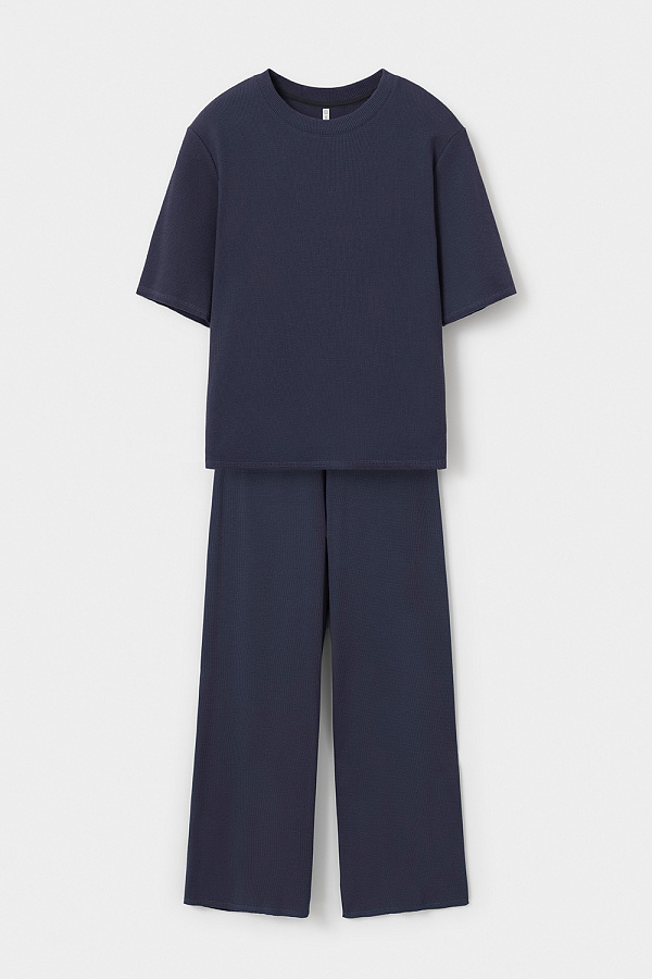 картинка Комлпект футболка и брюки из объемного трикотажа от магазина Одежда+