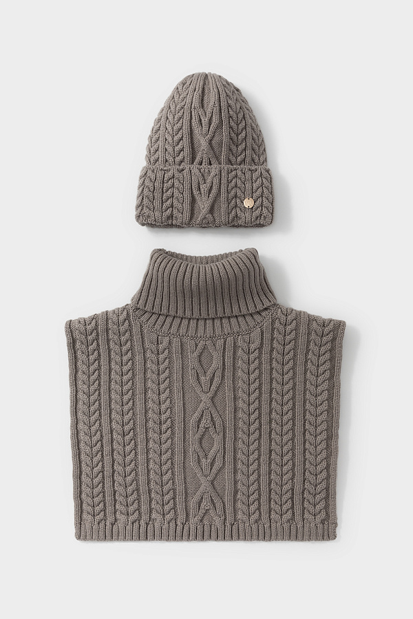 картинка Комлпект шапка и манишка от магазина Одежда+