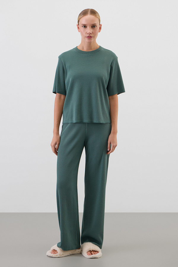 картинка Комлпект футболка и брюки из объемного трикотажа от магазина Одежда+
