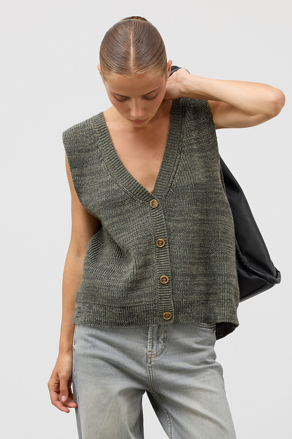 картинка Жилет от магазина Одежда+