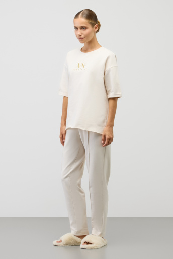 картинка Комплект футболка и брюки из футера от магазина Одежда+