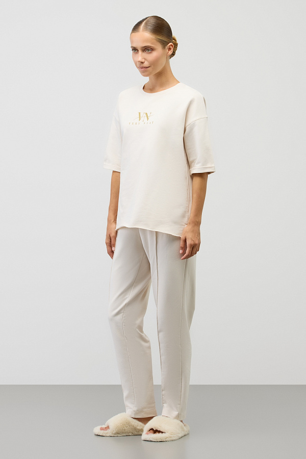 картинка Комплект футболка и брюки из футера от магазина Одежда+