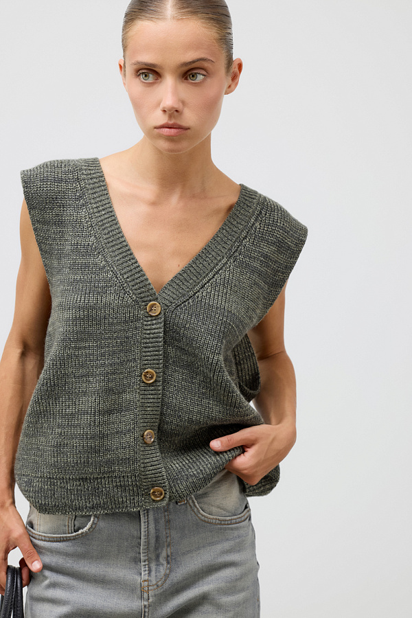 картинка Жилет от магазина Одежда+